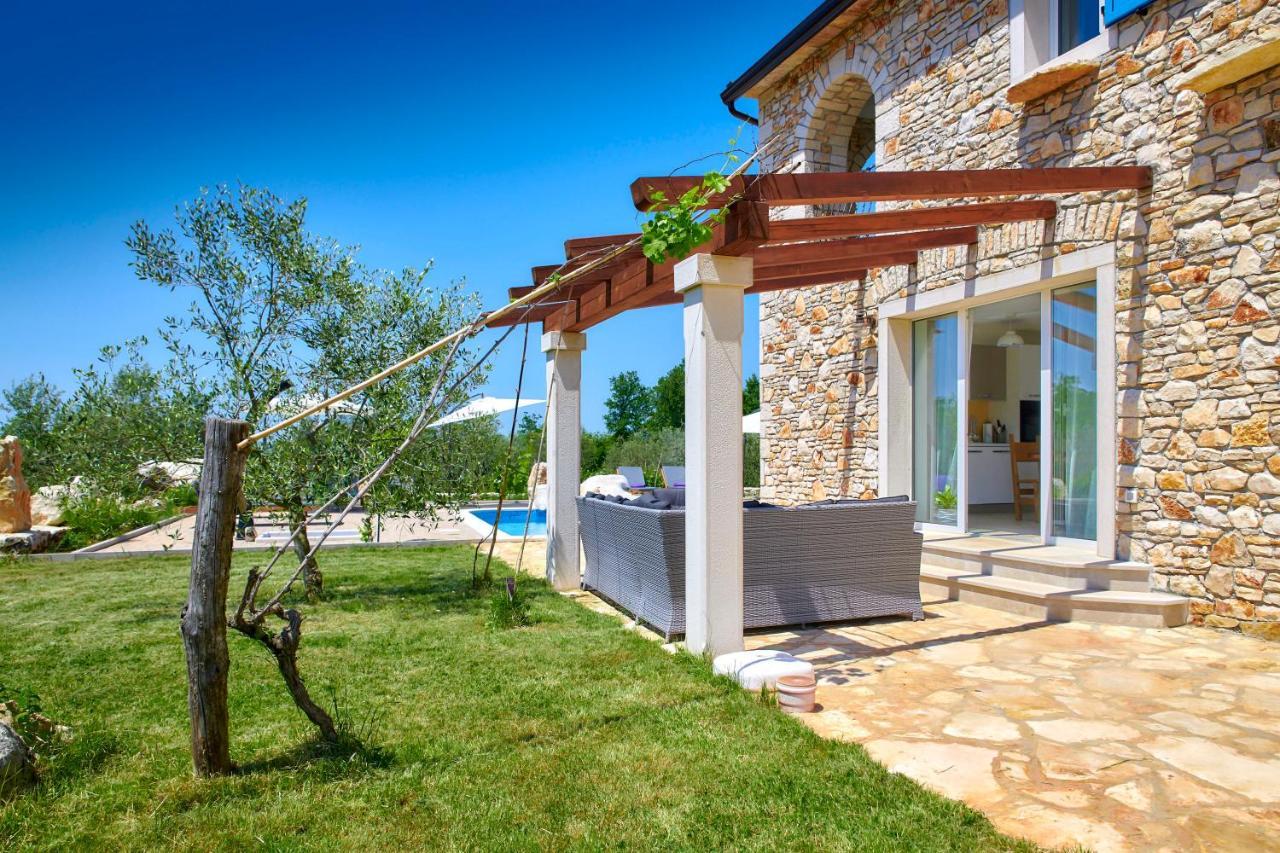 Relax House Surrounded By Olives And Vineyard Villa Stifanici Bagian luar foto