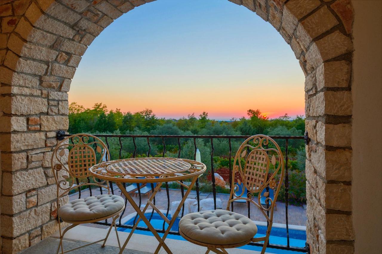 Relax House Surrounded By Olives And Vineyard Villa Stifanici Bagian luar foto