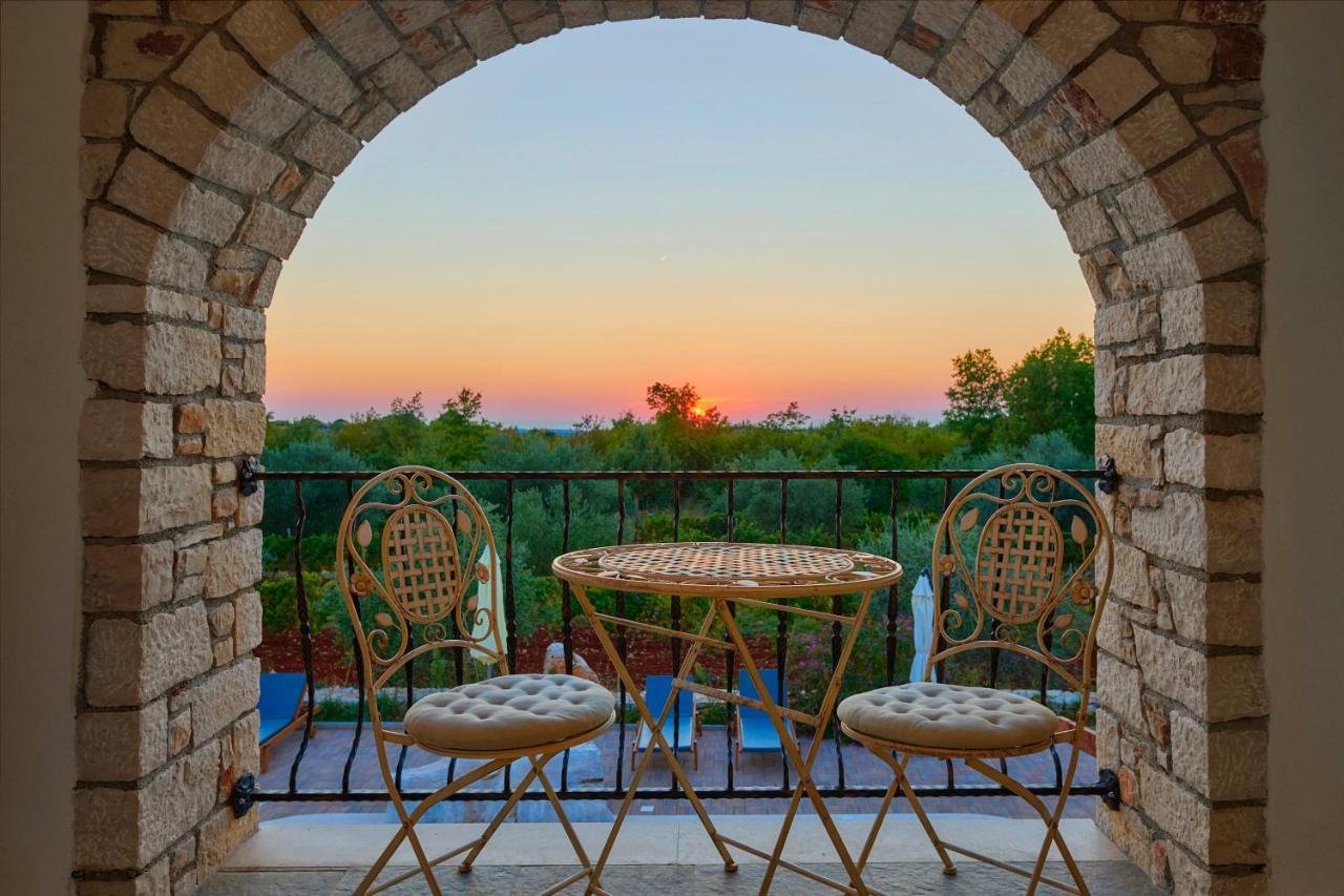 Relax House Surrounded By Olives And Vineyard Villa Stifanici Bagian luar foto